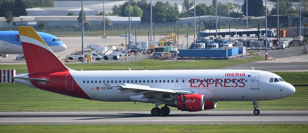 Photo of Iberia Express EC-MUK, Airbus A320