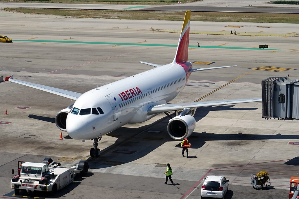 Photo of Iberia Express EC-MUK, Airbus A320