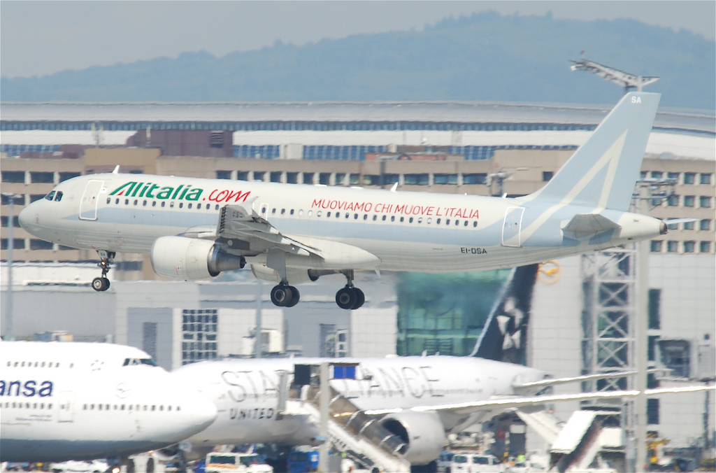 Photo of Alitalia EI-DSA, Airbus A320