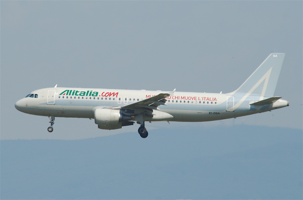 Photo of Alitalia EI-DSA, Airbus A320