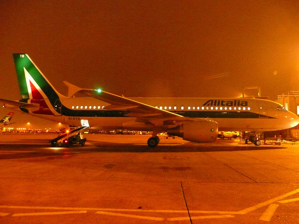 Photo of Alitalia EI-DTB, Airbus A320