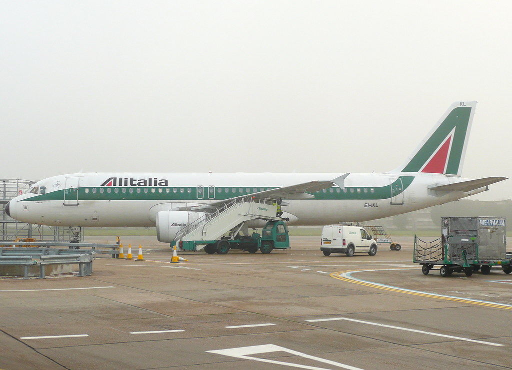 Photo of Alitalia EI-IKL, Airbus A320