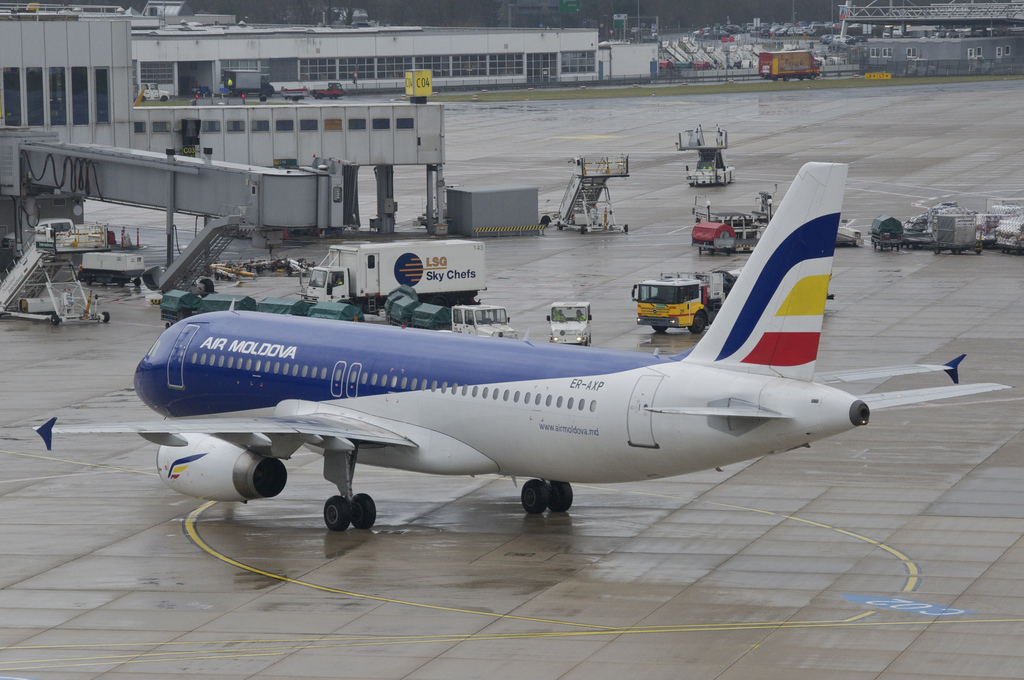 Photo of Air Moldova ER-AXP, Airbus A320