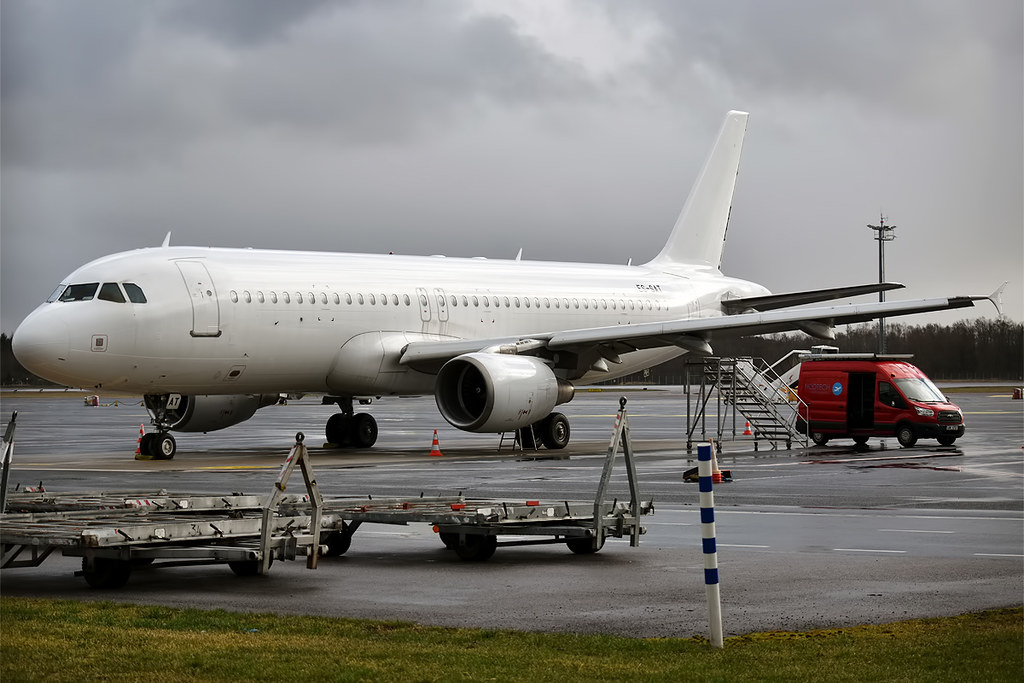 Photo of Smartlynx Estonia ES-SAT, Airbus A320