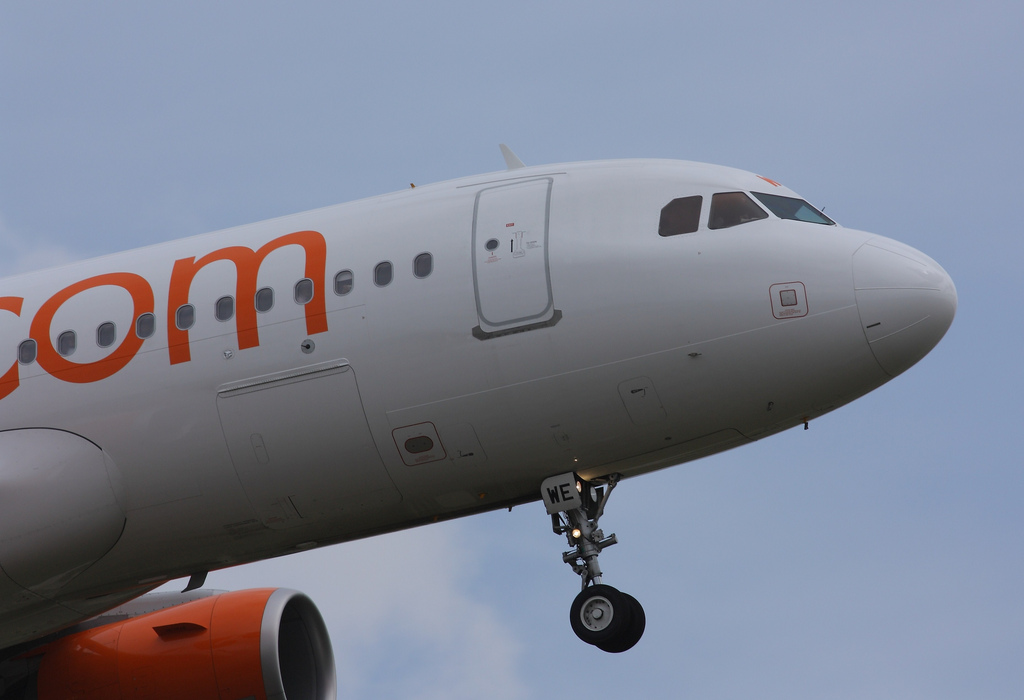 Photo of Easyjet G-EZWE, Airbus A320