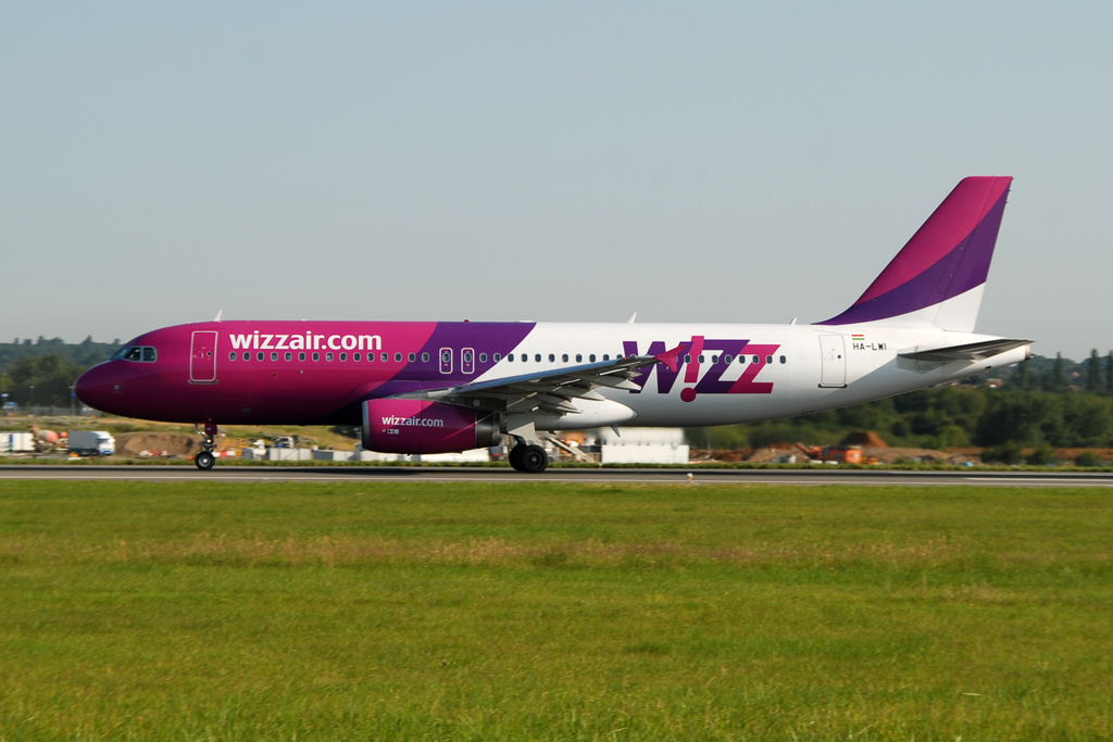Photo of Wizz Air HA-LWI, Airbus A320
