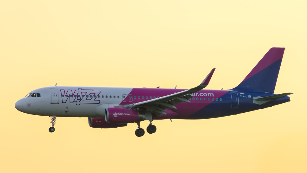 Photo of Wizz Air HA-LYR, Airbus A320
