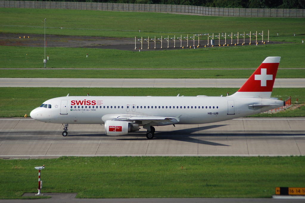 Photo of Swiss International Airlines HB-IJB, Airbus A320