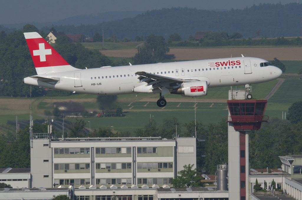 Photo of Swiss International Airlines HB-IJS, Airbus A320