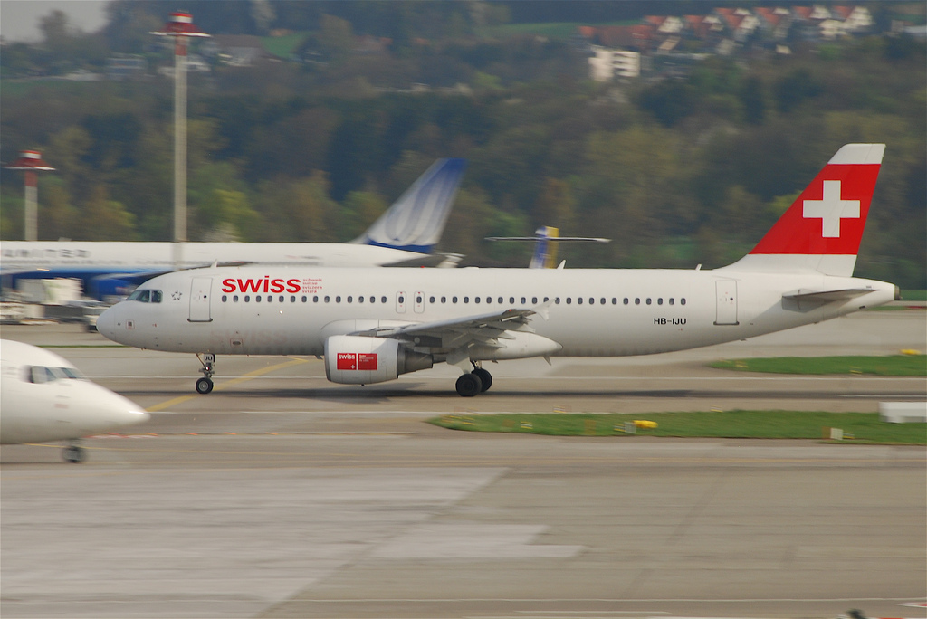 Photo of Swiss International Airlines HB-IJU, Airbus A320