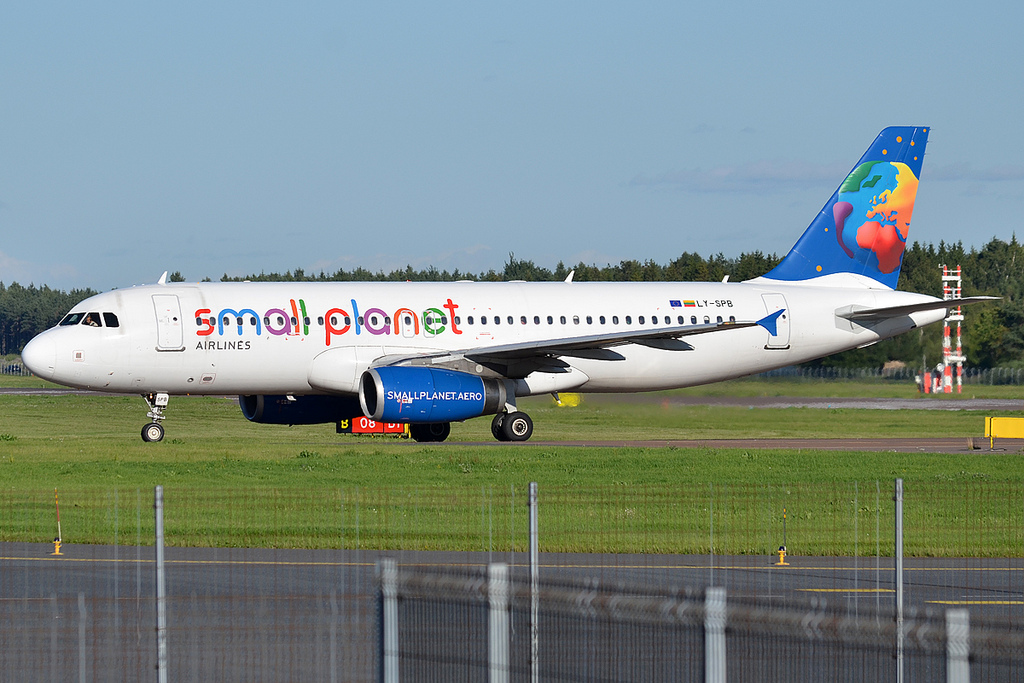 Photo of Small Planet Lithuania LY-SPB, Airbus A320