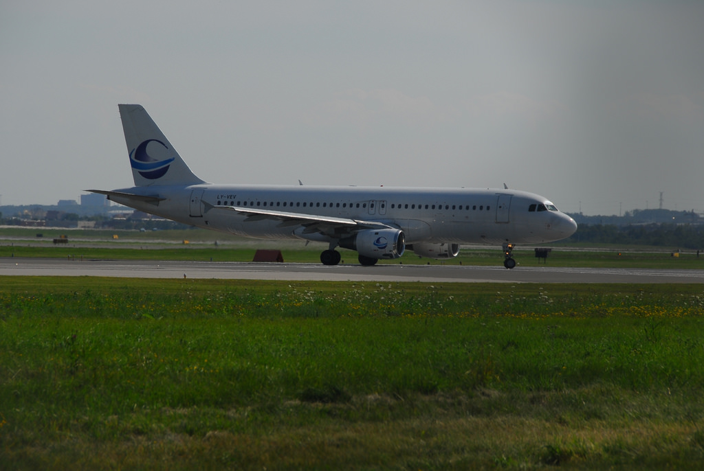 Photo of Avion Express LY-VEV, Airbus A320