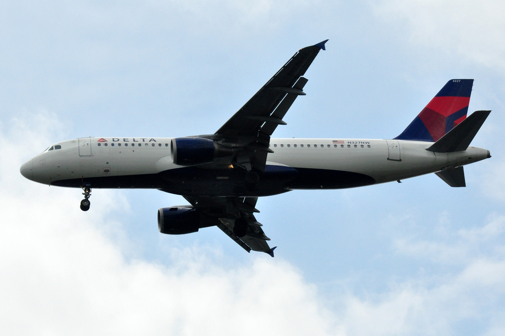 Photo of Delta Airlines N327NW, Airbus A320