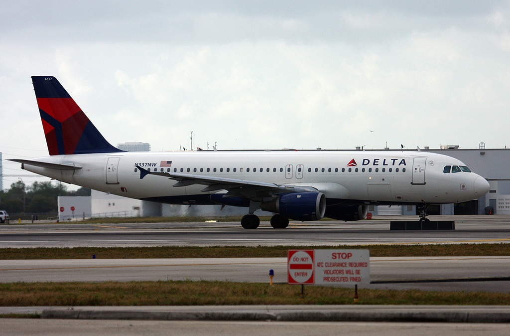 Photo of Delta Airlines N337NW, Airbus A320