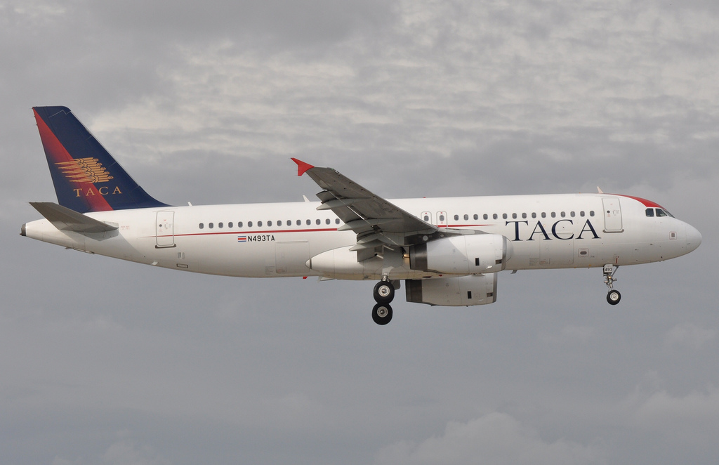 Photo of TACA Airlines N493TA, Airbus A320