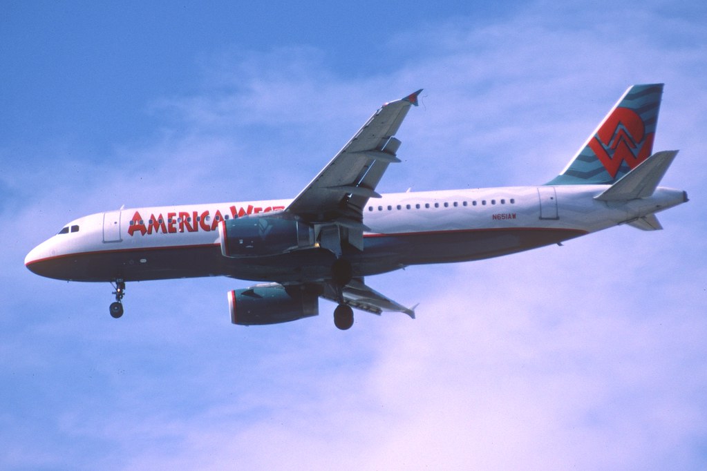 Photo of American Airlines N651AW, Airbus A320