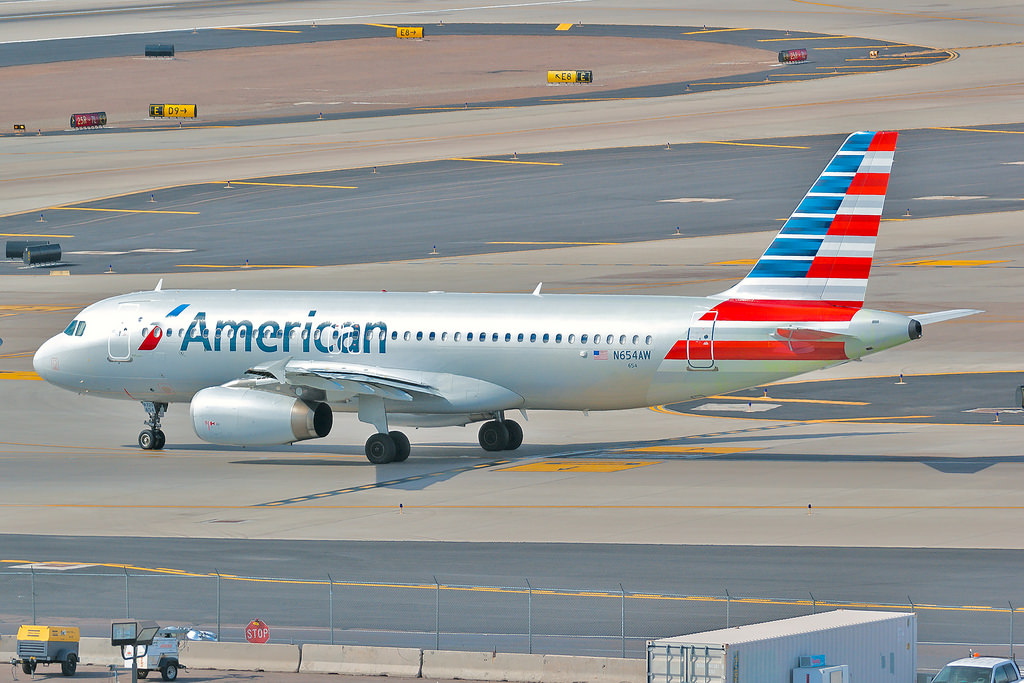 Photo of American Airlines N654AW, Airbus A320