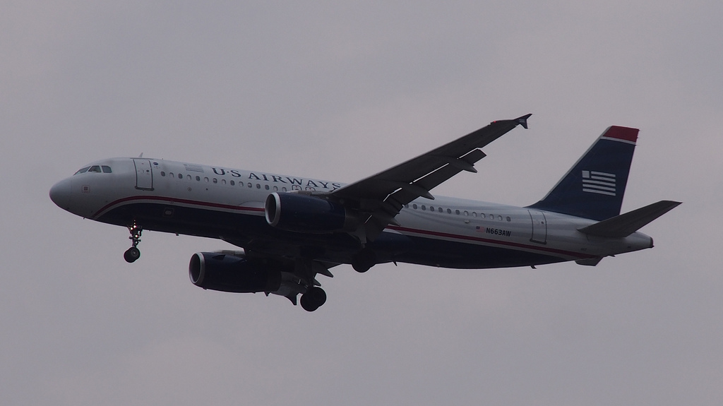 Photo of American Airlines N663AW, Airbus A320