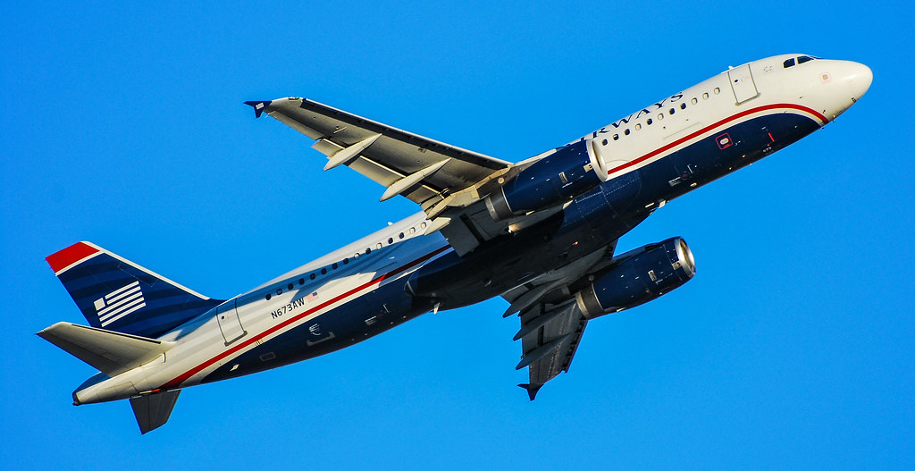 Photo of American Airlines N673AW, Airbus A320
