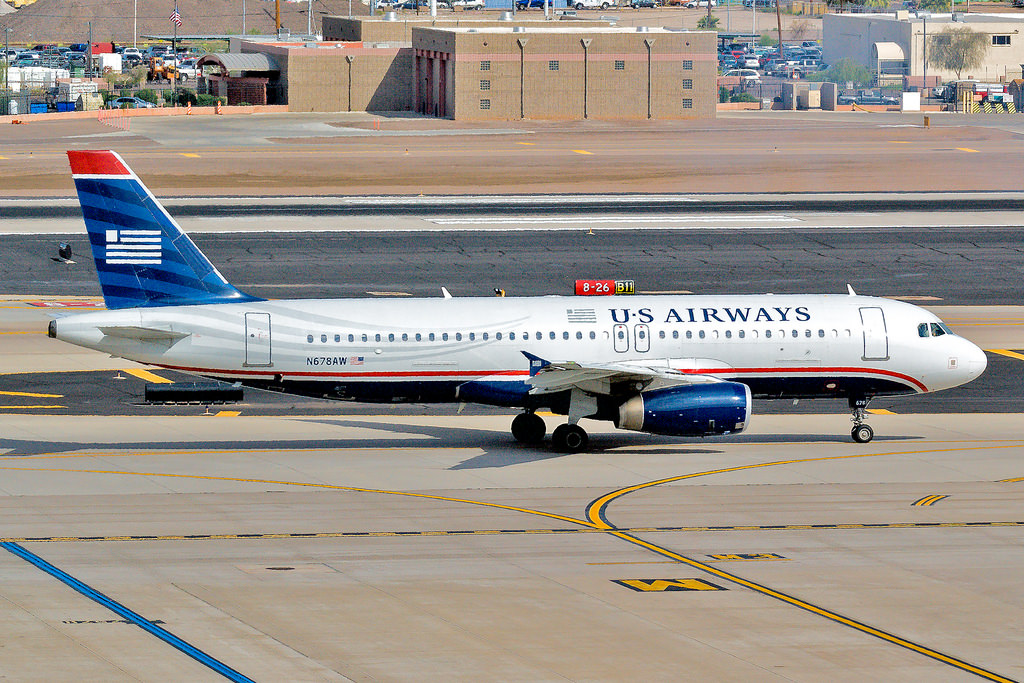 Photo of American Airlines N678AW, Airbus A320