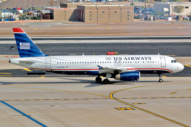 Photo of N678AW