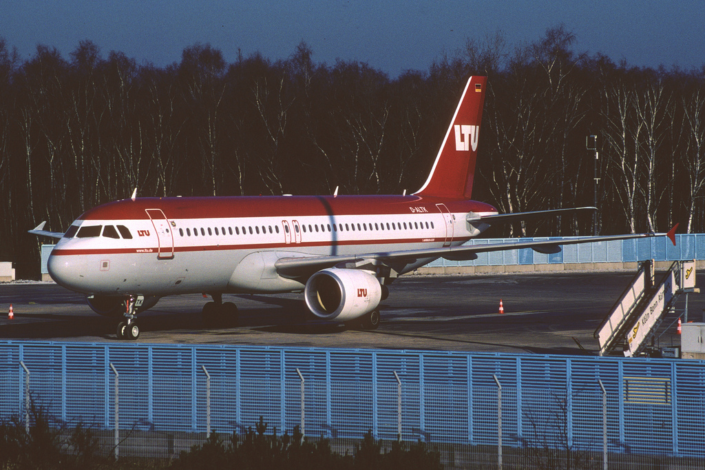 Photo of Austrian Airlines OE-LBK, Airbus A320