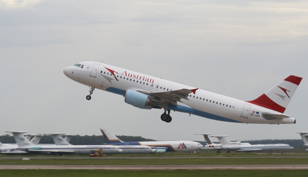 Photo of Austrian Airlines OE-LBS, Airbus A320