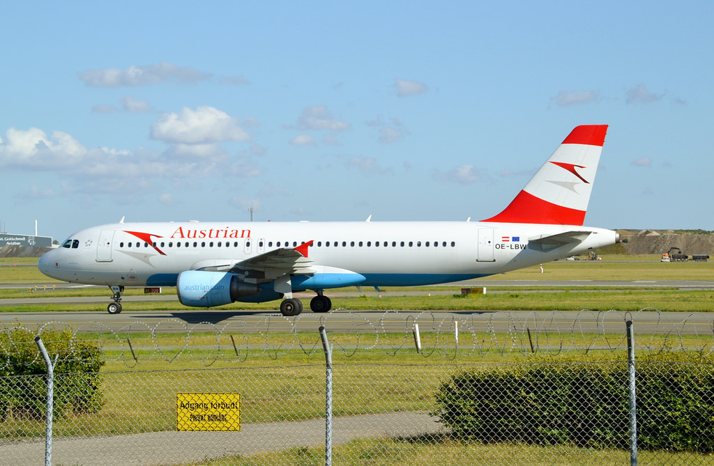 Photo of Austrian Airlines OE-LBW, Airbus A320