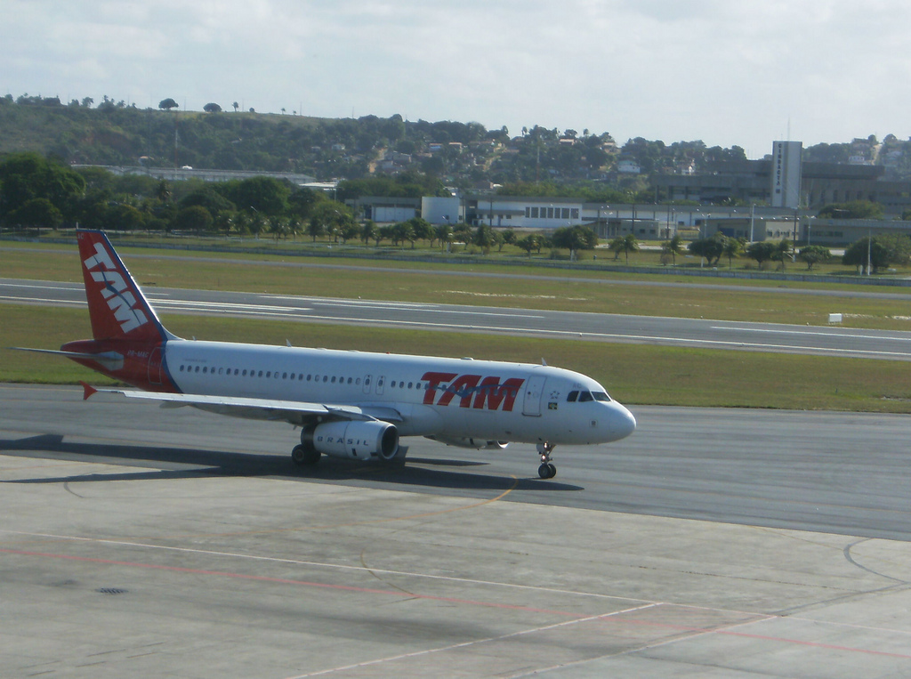 Photo of TAM Linhas Aereas PR-MAC, Airbus A320