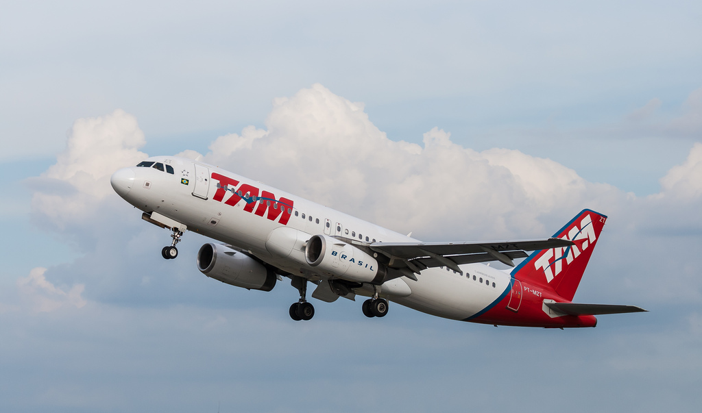 Photo of LATAM Airlines Brasil PT-MZT, Airbus A320