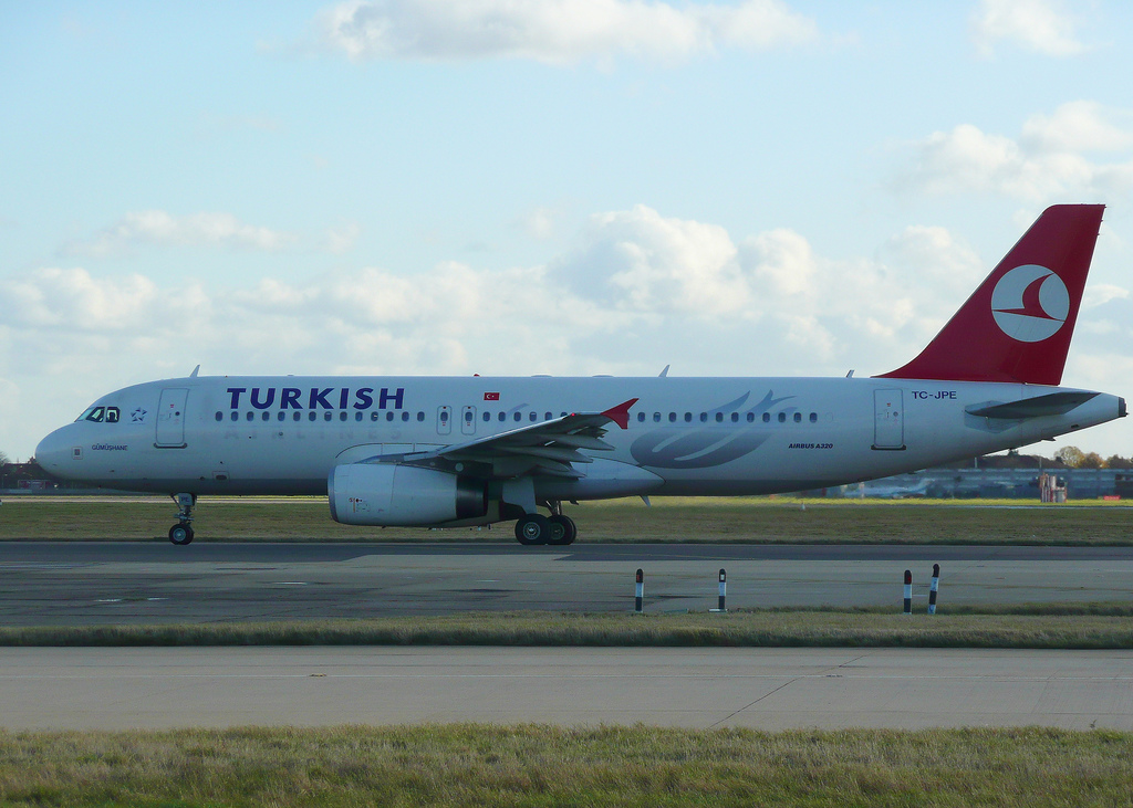 Photo of THY Turkish Airlines TC-JPE, Airbus A320