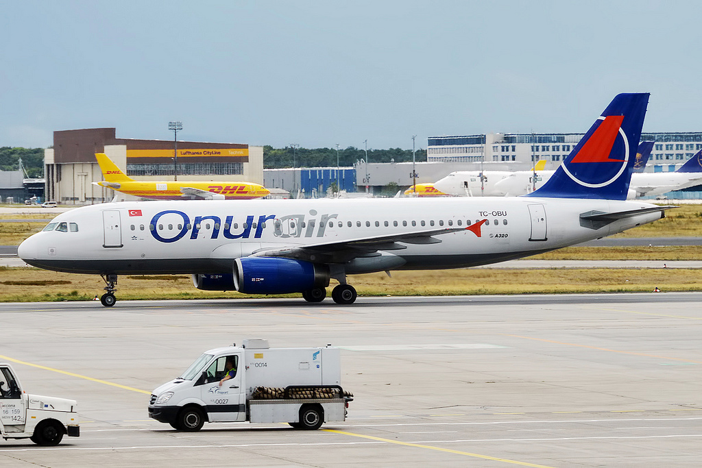 Photo of Onur Air TC-OBU, Airbus A320