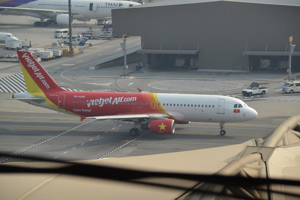 Photo of Vietjet Air VN-A695, Airbus A320