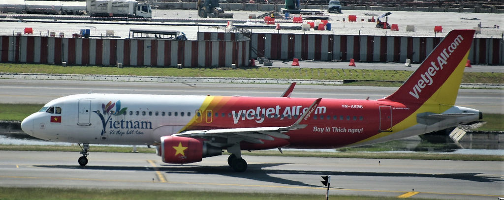 Photo of Vietjet Air VN-A696, Airbus A320