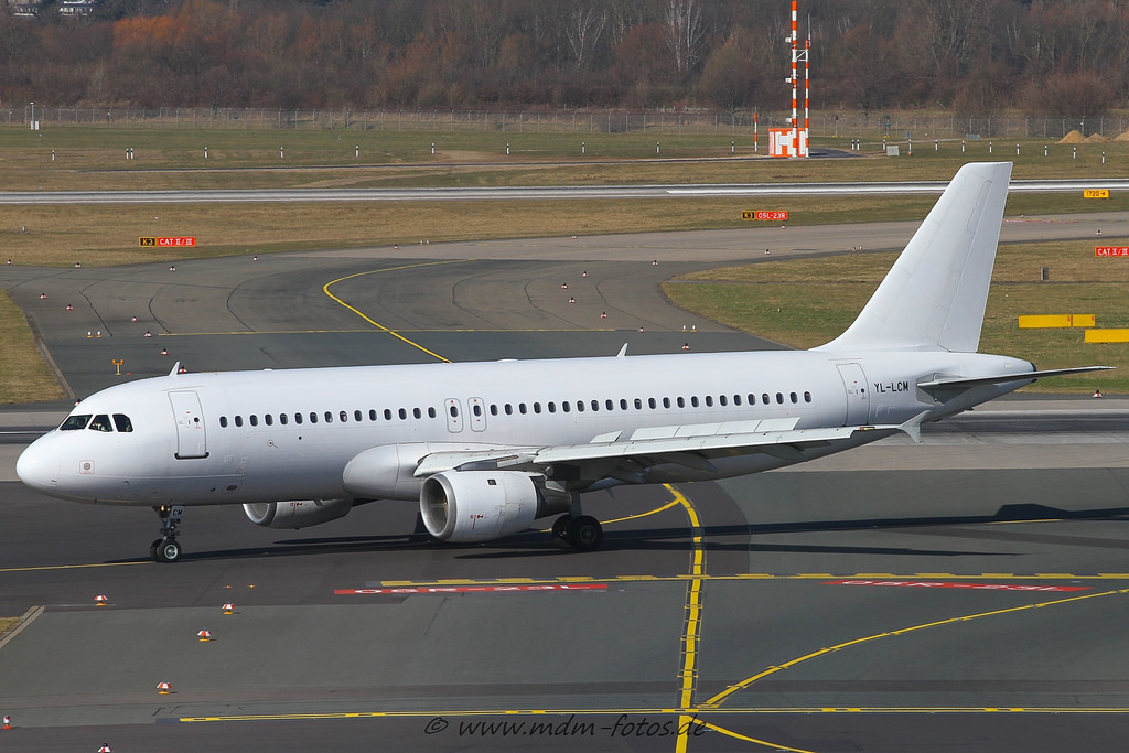 Photo of Smartlynx YL-LCM, Airbus A320