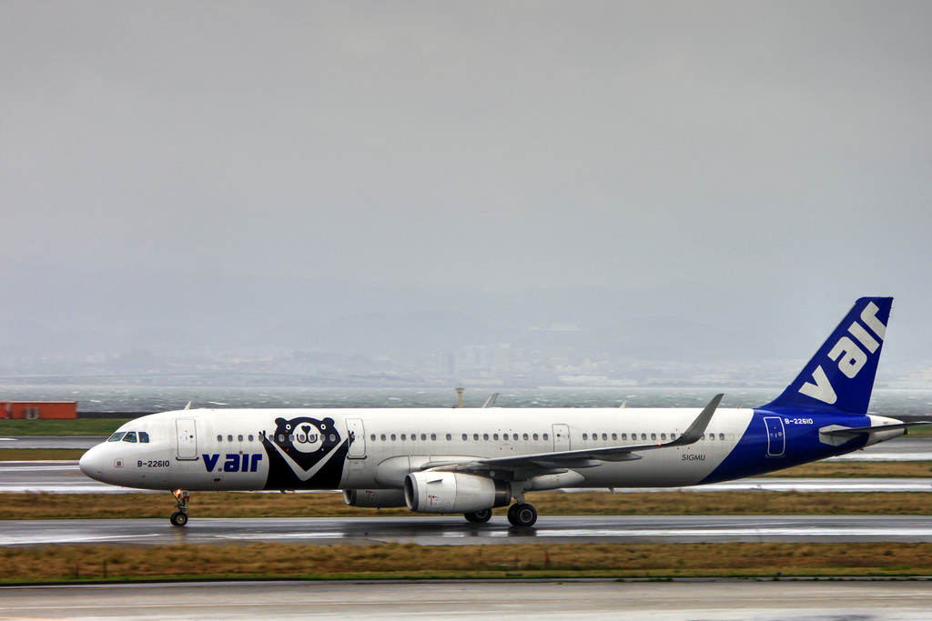 Photo of V Air B-22610, Airbus A321