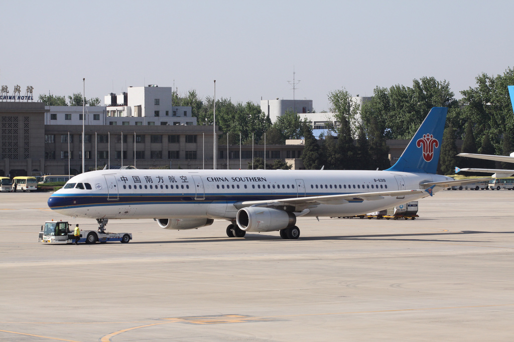 Photo of China Southern Airlines B-6319, Airbus A321