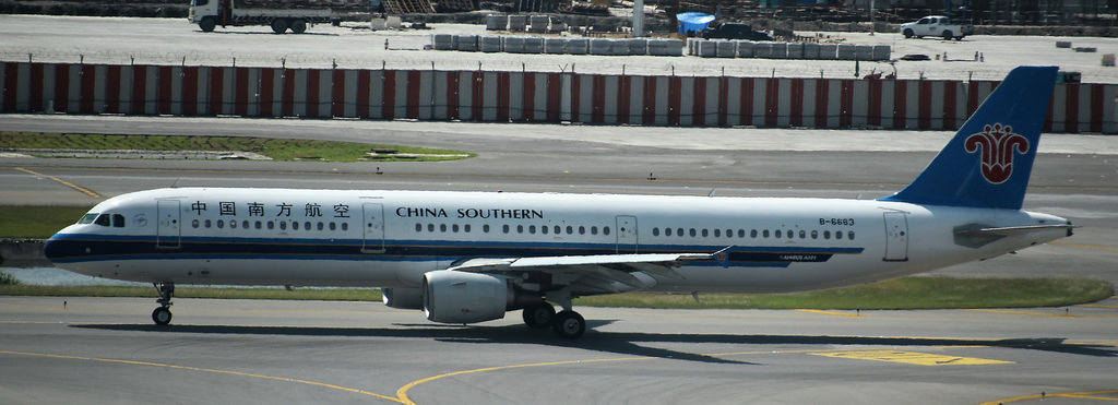 Photo of China Southern Airlines B-6683, Airbus A321