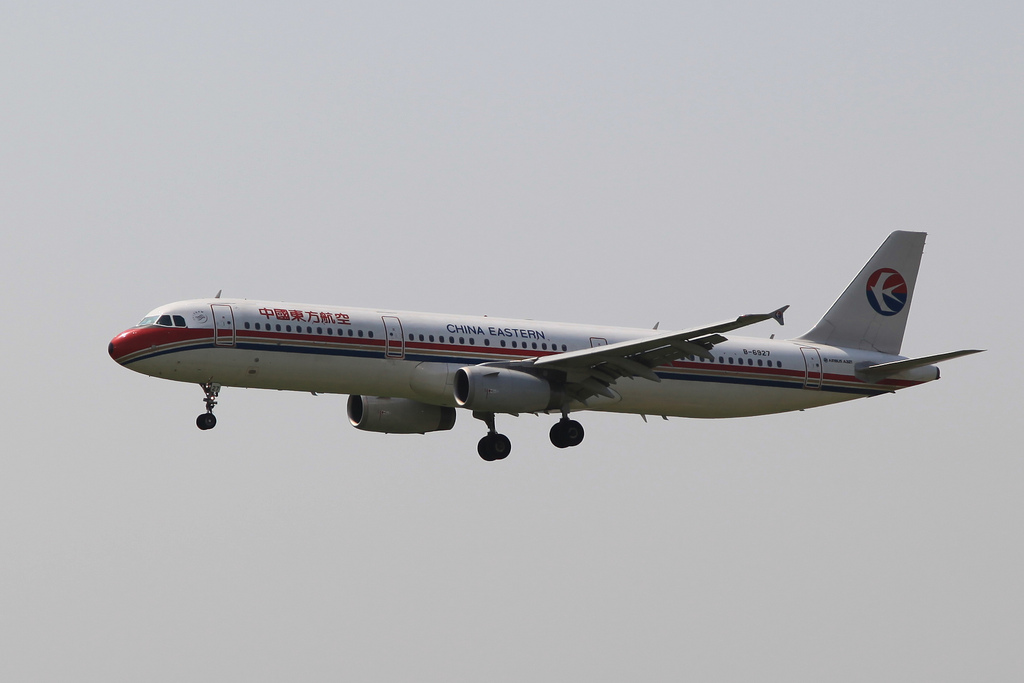 Photo of China Eastern Airlines B-6927, Airbus A321
