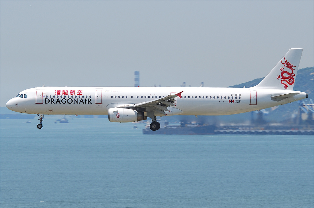 Photo of Cathay Dragon B-HTH, Airbus A321