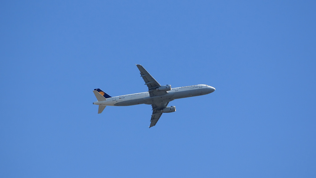 Photo of Lufthansa D-AIDB, Airbus A321