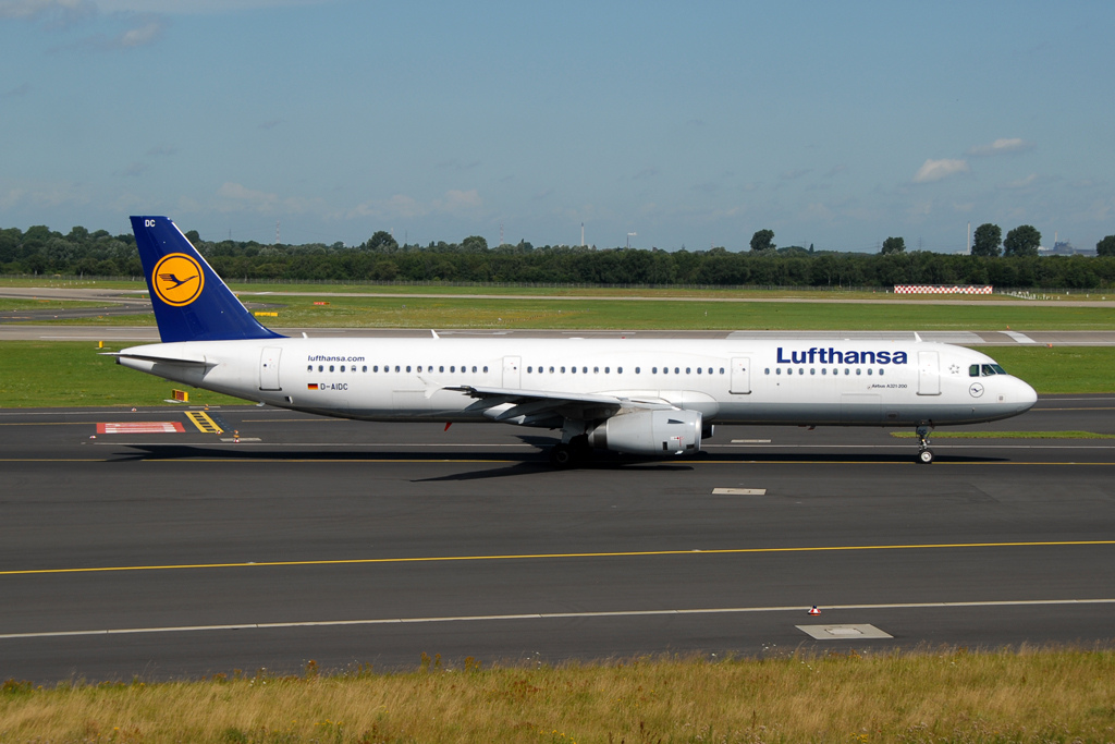 Photo of Lufthansa D-AIDC, Airbus A321