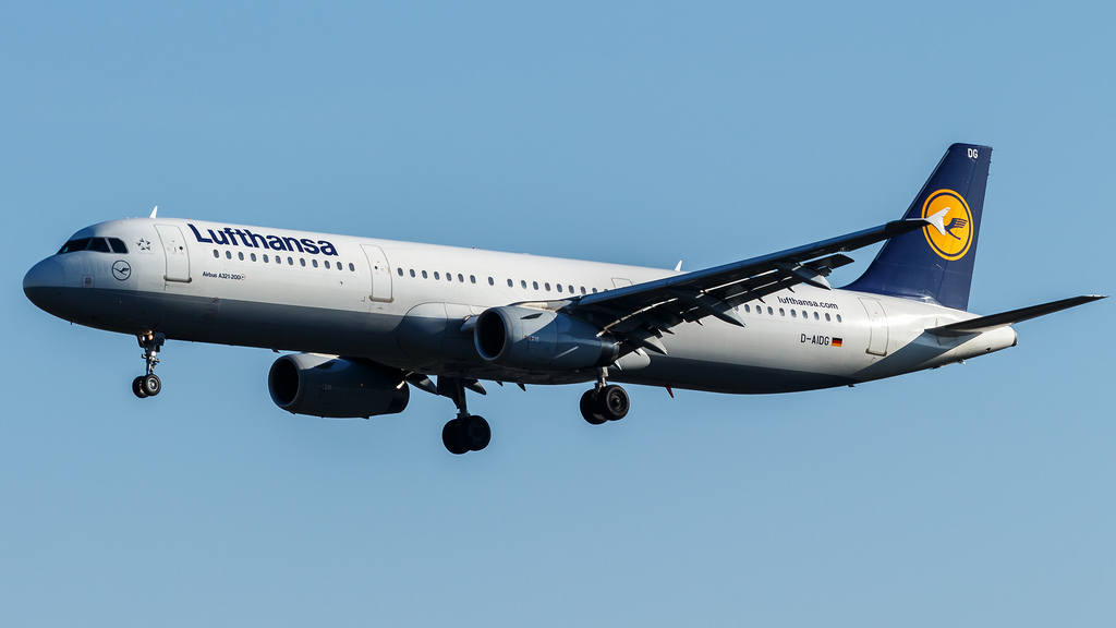 Photo of Lufthansa D-AIDG, Airbus A321
