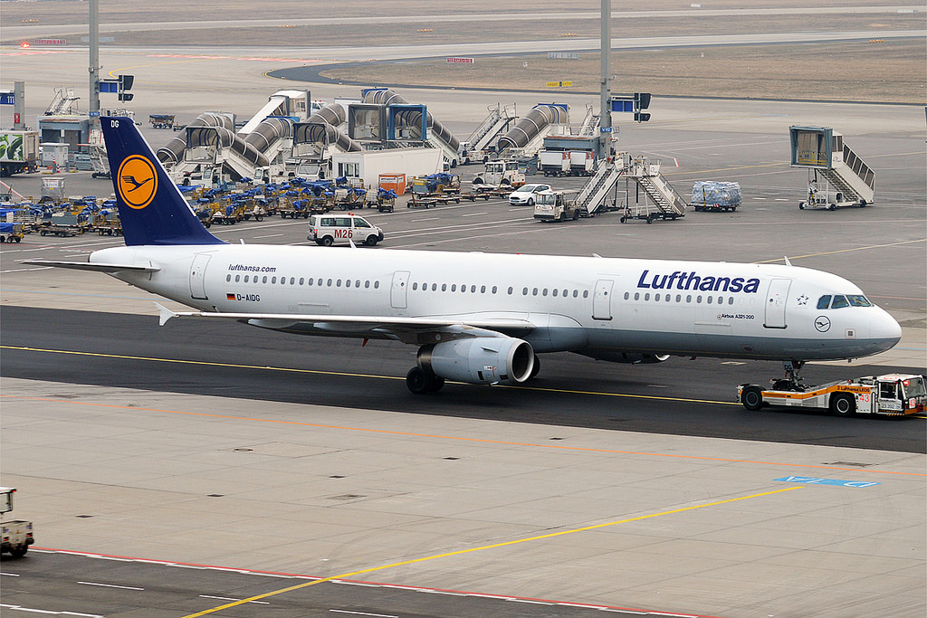 Photo of Lufthansa D-AIDG, Airbus A321