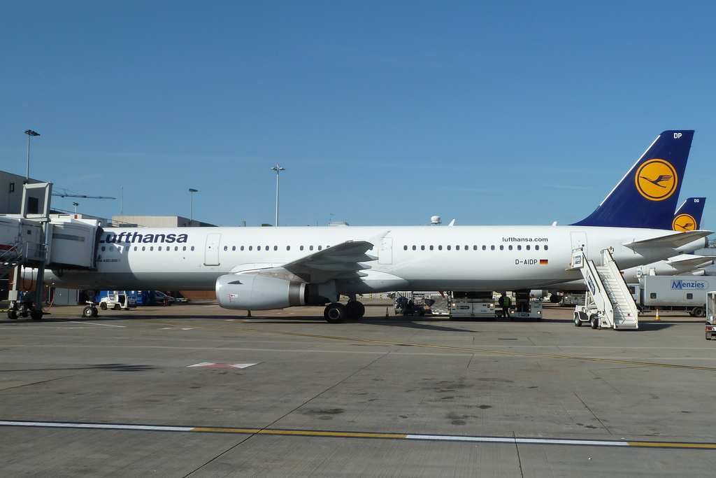 Photo of Lufthansa D-AIDP, Airbus A321