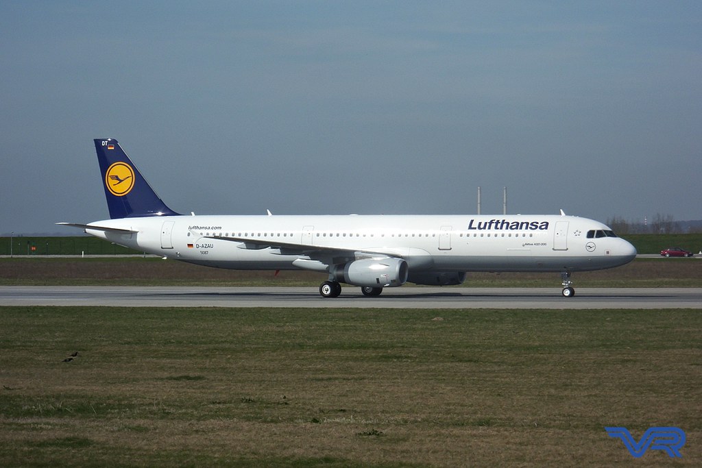 Photo of Lufthansa D-AIDT, Airbus A321