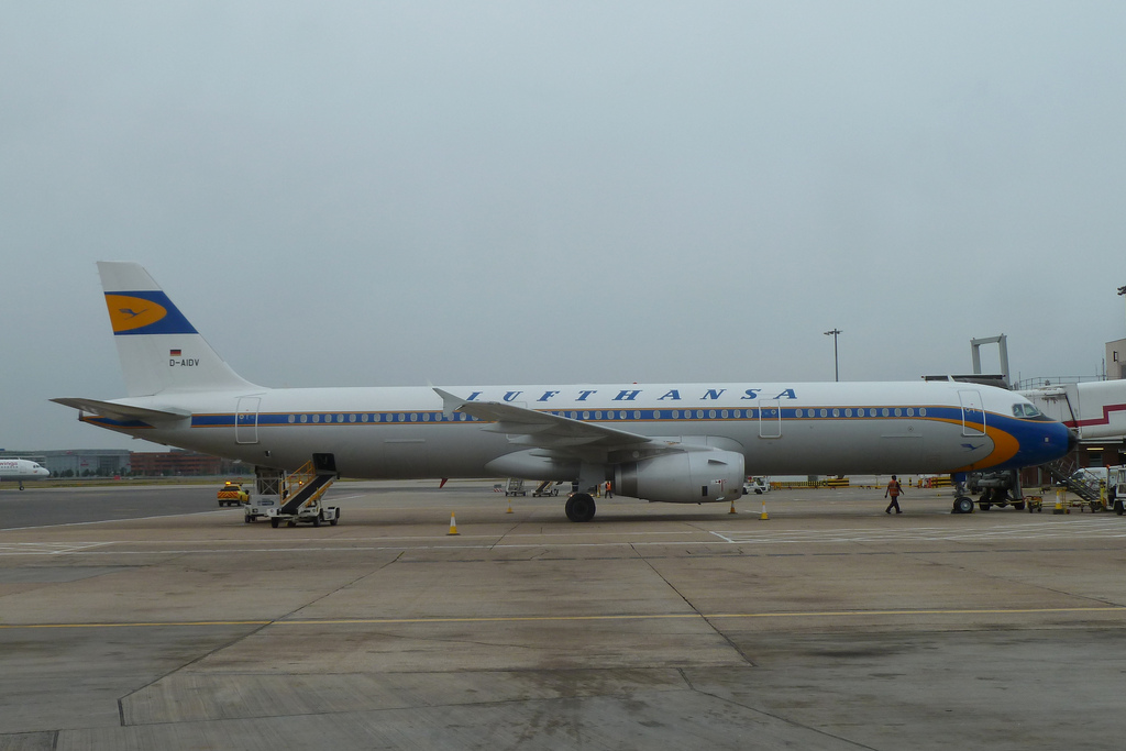 Photo of Lufthansa D-AIDV, Airbus A321