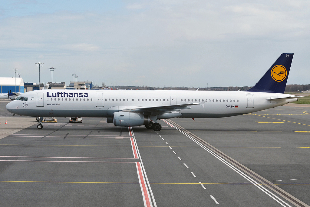 Photo of Lufthansa D-AIDX, Airbus A321