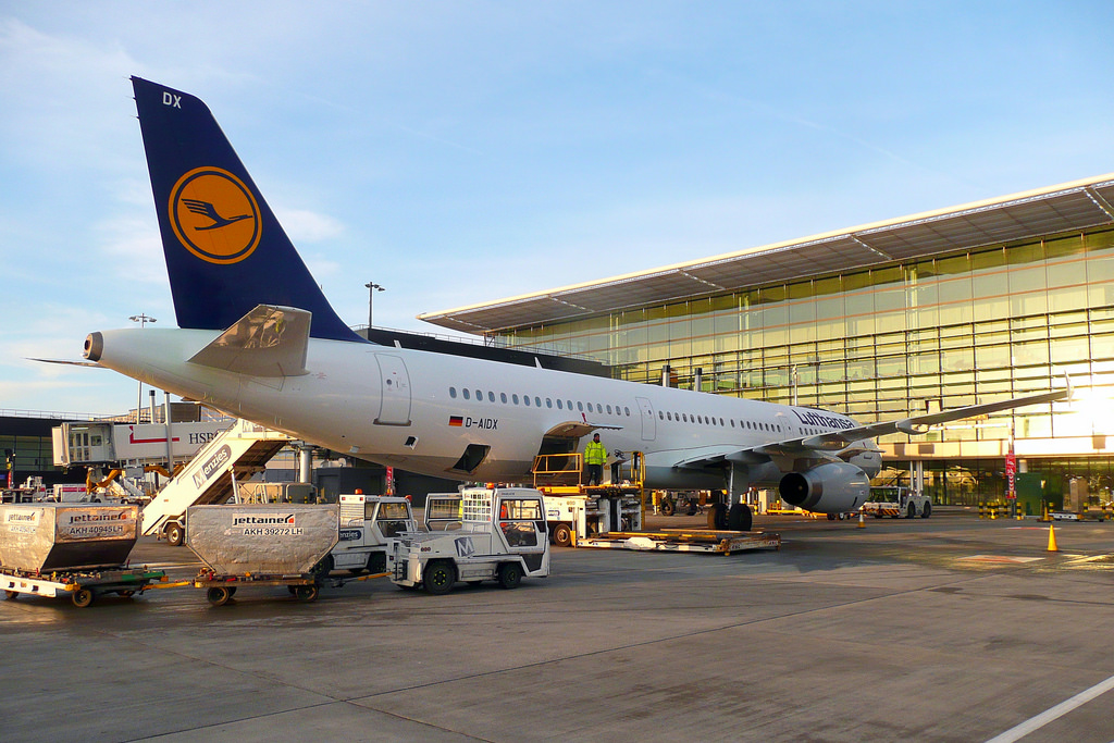 Photo of Lufthansa D-AIDX, Airbus A321