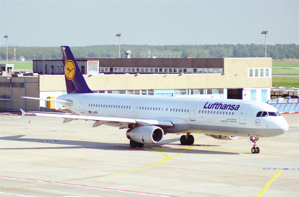 Photo of Lufthansa D-AIRK, Airbus A321